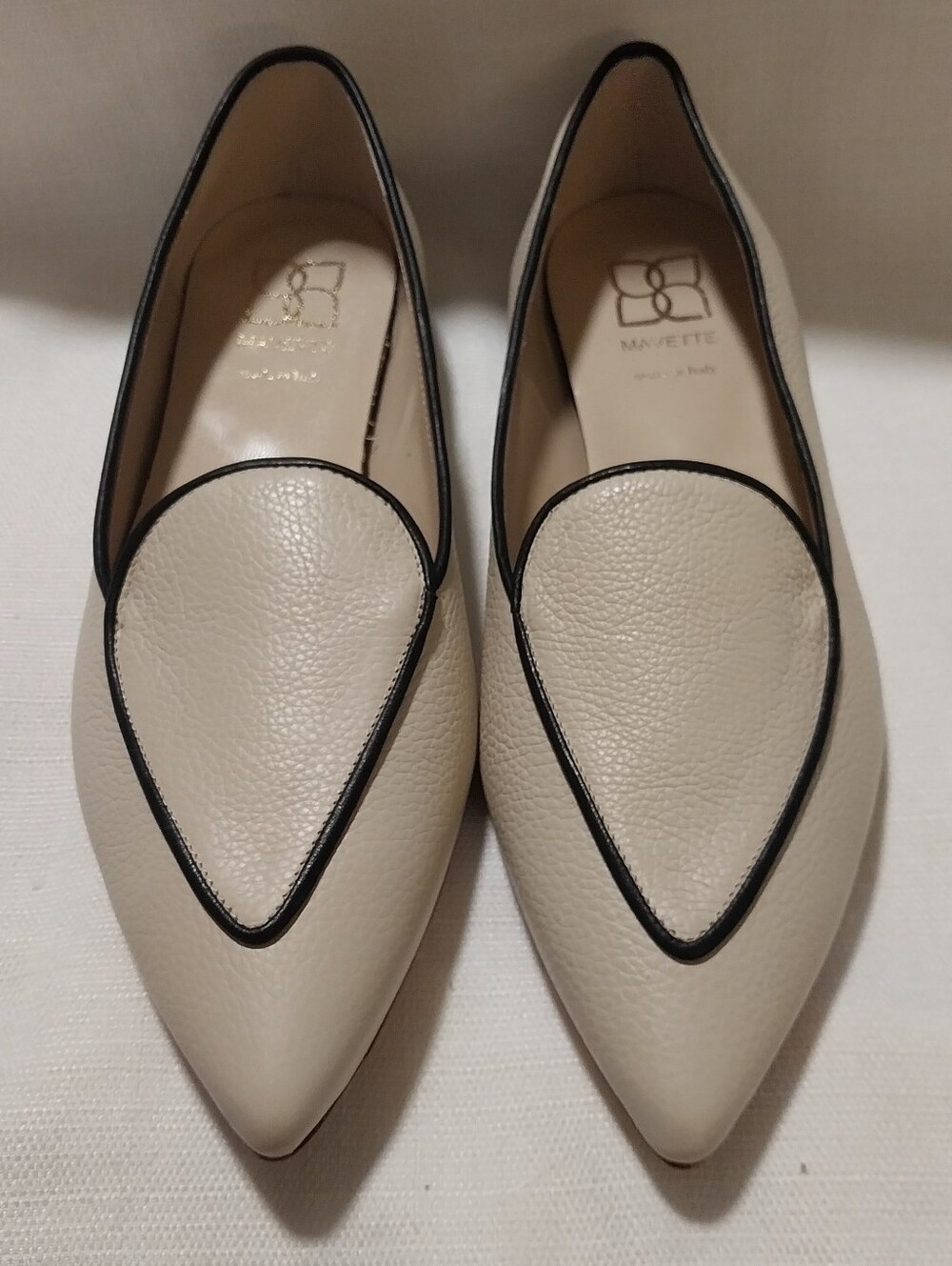 Mavette Fiona Made In Italy Pebbled Cream Leather with Black Piping Flats NWOB